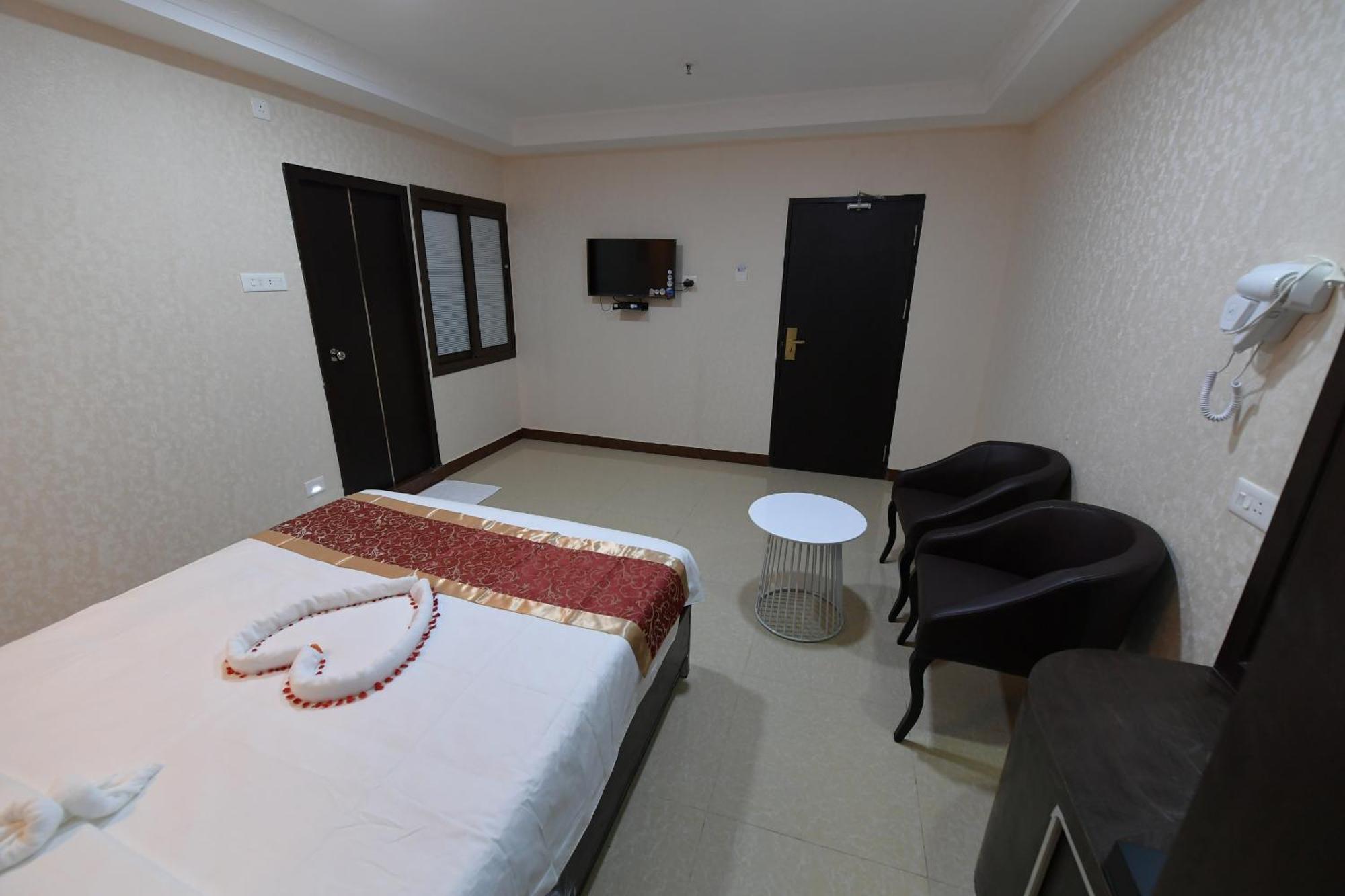 Coastal Grand Hotel Sampath Tiruchirappalli Exteriör bild
