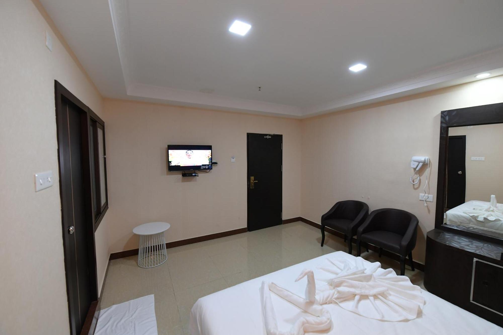 Coastal Grand Hotel Sampath Tiruchirappalli Exteriör bild