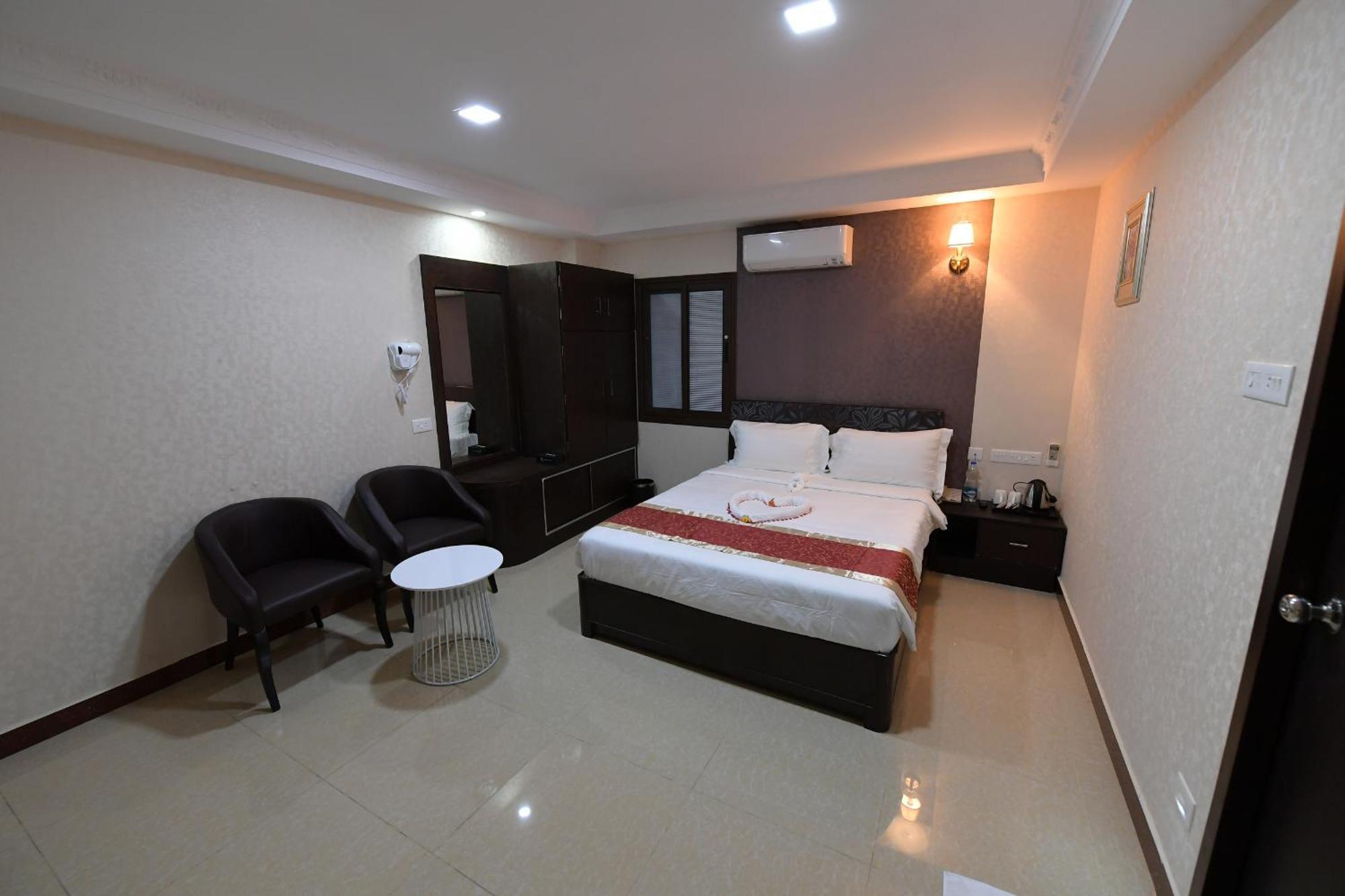 Coastal Grand Hotel Sampath Tiruchirappalli Exteriör bild